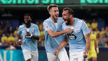 Borja celebra su gol en Villarreal, junto a Mingueza.
