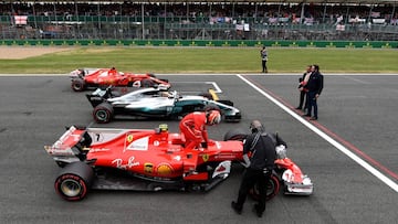 Sebastian Vettel, Kimi Raikkonen y Lewis Hamilton en el Gran Premio de Gran Breta&ntilde;a 2017.