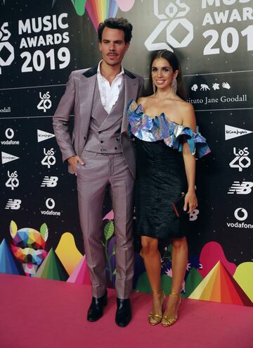 El diseñador de moda Juan Avellaneda y la actriz Elena Furiase.