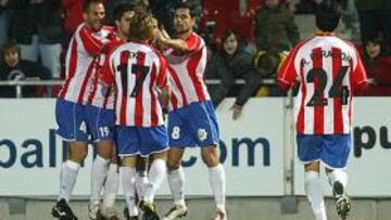<b>LA ALEGRÍA. </b>Los jugadores del Girona celebran el tanto decisivo, que significó la victoria ante el Nàstic. Los grana fueron de más a menos.