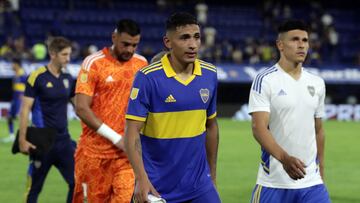 Boca Juniors players leave the field after losing against Instituto during the Argentine Professional Football League Tournament 2023 at La Bombonera stadium in Buenos Aires, on March 19, 2023. (Photo by ALEJANDRO PAGNI / AFP)