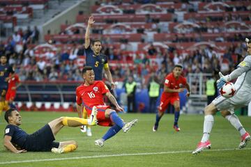 Futbol, Chile vs Australia
El jugador de la seleccion chilena Martin Rodriguez, centro, marca su gol contra Australia durante el partido del grupo B de la Copa Confederaciones en el estadio Arena Spartak de Moscu, Rusia.
25/06/2017
Andres Pina/Photosport
*******

Football, Chile vs Australia
Chile's player Martin Rodriguez, center, scores against Australia during the group B football match of the Confederations Cup at the Spartak Arena in Moscow, Russia.
25/06/2017
Andres Pina/Photosport