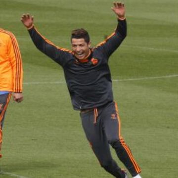 Cristiano Ronaldo, durante un momento del entrenamiento de ayer.