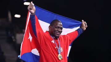 Paris (France), 06/08/2024.- Gold medalist Mijain Lopez Nunez of Cuba celebrates with his medal during award ceremony for the Men Greco-Roman 130kg Wrestling competition in the Paris 2024 Olympic Games, at the South Paris Arena in Paris, France, 06 August 2024. (Francia) EFE/EPA/YAHYA ARHAB
