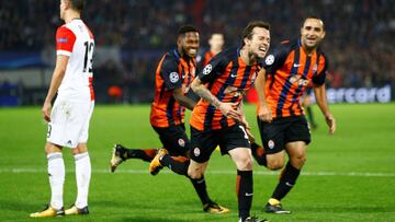 Soccer Football - Champions League - Feyenoord vs Shakhtar Donetsk - De Kuip, Rotterdam, Netherlands - October 17, 2017   Shakhtar Donetsk&#039;s Bernard celebrates scoring their second goal    REUTERS/Michael Kooren