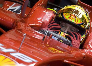 Otra pachanga de Rossi con el Ferrari de Fórmula 1