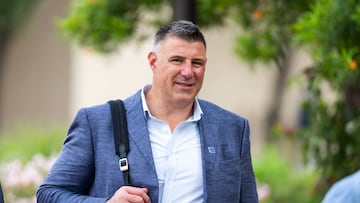 Married NFL coach Mike Vrabel and reporter Dianna Russini respond after Arizona resort photos of them together draw widespread attention.