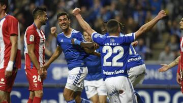 Un Oviedo intenso somete al Sporting y deja tocado a Baraja