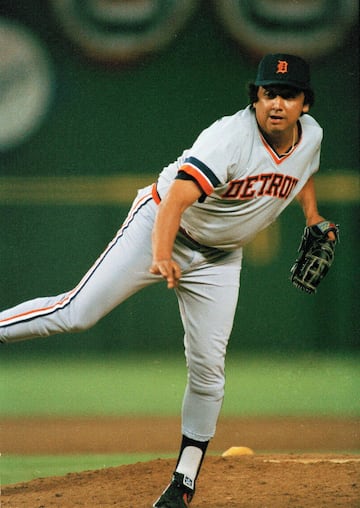 Gana el juego del título para Detroit
"El Buitre de Tecamachalco" se acreditó el triunfo en el Juego 5 de la Serie Mundial de 1984, el que le dio el título a los Tigres de Detroit sobre los Padres de San Diego.
"Mr. Smoke" entró en la quinta entrada con el juego empatado a tres carreras. Lanzó 2.1 episodios, retiró en orden a los siete bateadores que enfrentó con cuatro ponches, y le entregó el juego con ventaja al cerrador puertorriqueño Willie Hernández.