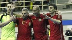 La Selecci&oacute;n celebran un gol.