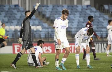 Los futbolistas del Castilla, hundidos tras perder contra el Albacete, su cuarta derrota en los últimos cinco partidos...