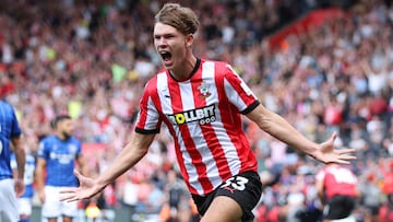 Tyler Dibling celebra un gol.