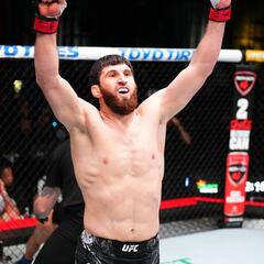 Ankalaev noquea a Walker y reclama el trono del semipesado