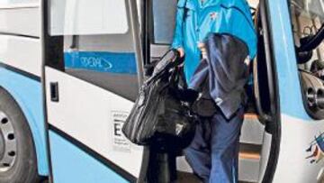 <b>BUEN ÁNIMO. </b>Tapia, ayer a su llegada a Málaga.