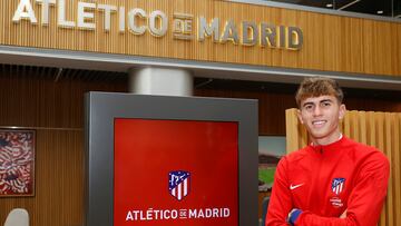 Adrián Niño, delantero del Atlético juvenil, renovó con el club madrileño.