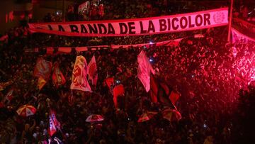 Así fue el banderazo de la hinchada de la Blanquirroja