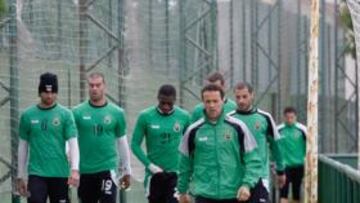 <b>DESOLACIÓN. </b>La derrota en Tenerife dejó muy tocados a los racinguistas.