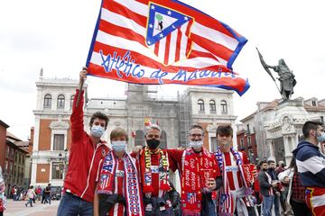 Los jugadores del Atleti celebran LaLiga con la afici車n en Valladolid