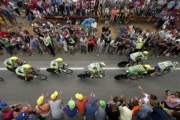 Los ciclistas del equipo Tinkoff-Saxo durante la etapa de hoy.