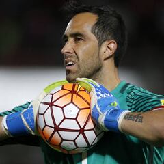 Bravo: "Le sacamos puntos a rivales directos para clasificar"