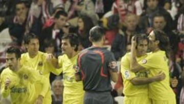 <b>PROBLEMAS.</b> El vuelo que traslada al Villarreal a la localidad danesa de Aalborg, se vio obligado a regresar a Valencia por problemas de navegación detectados por el comandante de la aeronave.