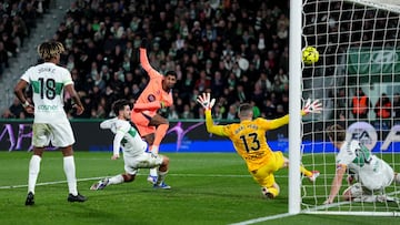 1-3. Marcus Rashford marca el tercer tanto del Barcelona. Tras una serie de rechaces y en la que David Affengruber realiza una salvada, el jugador ingés no perdona.