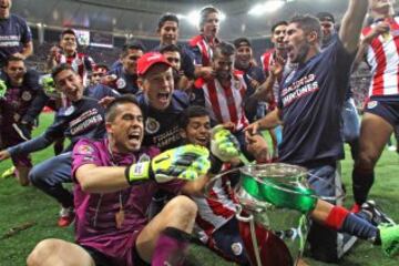 Guadalajara venció en penales a Morelia en una noche llena de magia en el estadio Chivas. ¡Aquí tienes las fotos para el recuerdo!