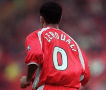 El marroquí no tuvo un paso muy recordado en los futbolístico por el Aberdeen de Escocia (1999-2002) pero sí resaltó por usar la camiseta 0, por seguir uno de sus apodos 'Zero'. Al año siguiente, la Liga prohibió que se usara ese número.