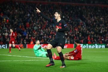 2-3. Álvaro Morata celebró el tercer gol.