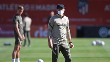 Simeone busca el gol en el entrenamiento