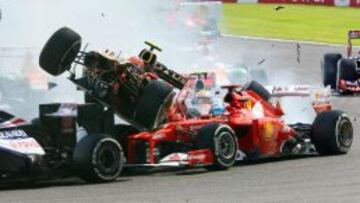 Grosjean pas&oacute; literalmente por encima de Alonso en Spa el a&ntilde;o pasado