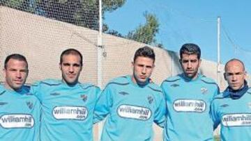 <b>LOS SEIS DE NERVIÓN. </b>Apoño, Jesús Gámez, Iván González, Juanito, Manolo y Fernando posaron ayer para AS tras el entrenamiento del Málaga.