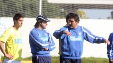 <b>PRIMER ENTRENO.</b> El nuevo técnico del Recreativo se estrenó hoy al frente del equipo, sustituyendo a Víctor Muñoz.