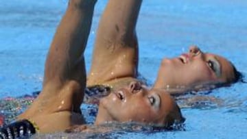 <b>PLATA.</b> Gema Mengual y Andrea Fuentes sumaron hoy para el equipo español la tercera medalla de plata en la final de dúo técnico de natación sincronizada de los Campeonatos del Mundo de Natación de Roma''09.