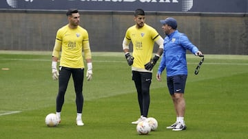 Guede, con los dos porteros Dani Martín y Dani Barrio.