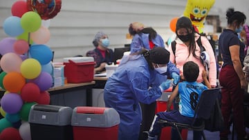 CUENCA, ECUADOR - NOVEMBER 23: A health worker administers a dose of Sinovac vaccine as part of the 9/100 vaccination campaign at Garaicoa school on November 23, 2021 in Cuenca, Ecuador. Children between 5 and 10 years old are being vaccinated against COVID-19. (Photo by Xavier Caivinagua/Agencia Press South/Getty Images)