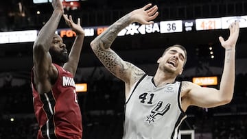 Juancho Hernang&oacute;mez, en el partido entre San Antonio Spurs y Miami Heat.