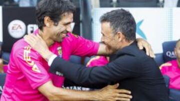 Valerón (i) saluda a Luis Enrique antes del Barça-Las Palmas.
