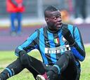 Balotelli lidera al Inter entre insultos racistas