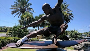 Estatua de Kelly Slater, Cocoa Beach (Florida)