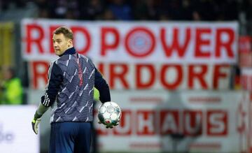 Missing you | Bayern Munich's Manuel Neuer during the warm up before the match.