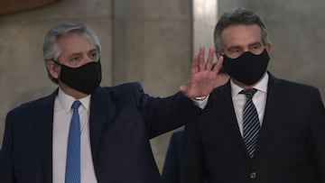 (FILES) In this file photo taken on July 22, 2020 Argentina's President Alberto Fernandez (L) waves as he leaves with his Defence Minister Agustin Rossi after a camaraderie meeting with members of the Armed Forces at the Ministry of Defence headquarters in Buenos Aires, amid the COVID-19 novel coronavirus pandemic. - Argentina's defense minister accused on November 12, 2020 a group of retired army officers of conspiring to destabilize the leftist government of President Alberto Fernandez. (Photo by Juan MABROMATA / AFP)