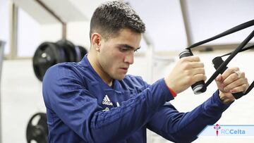 El delantero uruguayo Maxi G&oacute;mez se ejercita en el gimnasio durante la pretemporada con el Celta. 