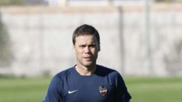 Ghilas, fuera; Trujillo, dentro