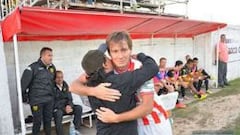 Jugador muere tras desplomarse en la cancha en Argentina