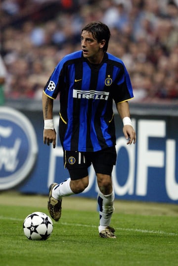 Futbolista que pas車 por Espa?a cedido por el Milan al Barcelona en la temporada 2001/02. A final de esa temporada el Barcelona no ejerci車 la opci車n de compra y el Inter fich車 al lateral izquierdo. Firm車 por 5 temporadas de las que jug車 3 en el Inter y las dos 迆ltimas jug車 cedido en el Livorno y en Torino.