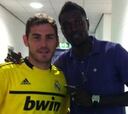 Adebayor bajó al vestuario y conversó con Mourinho