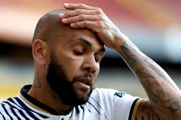 (FILES) Pumas' Brazilian defender Dani Alves gestures during the Mexican Apertura tournament football match against Atlas at the Jalisco stadium in Guadalajara, Jalisco State, Mexico, on September 3, 2022. Spanish prosecutors are seeking a nine-year jail term for former Brazil star Dani Alves who is accused of raping a young woman at a Barcelona nightclub in December 2022. Prosecutors have also demanded the former Barcelona and Paris Saint-Germain full-back, who has been in jail in Spain since his arrest in January, pay his alleged victim 150,000 euros ($163,500) in compensation, according to a copy of his indictment seen by AFP on November 23, 2024. (Photo by Ulises Ruiz / AFP)