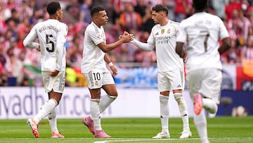 MADRID, SPAIN - SEPTEMBER 27: Kylian Mbappe of Real Madrid celebrates scoring his team's first goal with teammate Federico Valverde during the LaLiga EA Sports match between Atletico de Madrid and Real Madrid CF at Riyadh Air Metropolitano on September 27, 2025 in Madrid, Spain. (Photo by Angel Martinez/Getty Images)