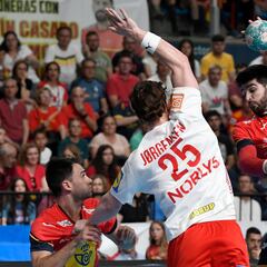 Dinamarca impone su jerarquía ante España